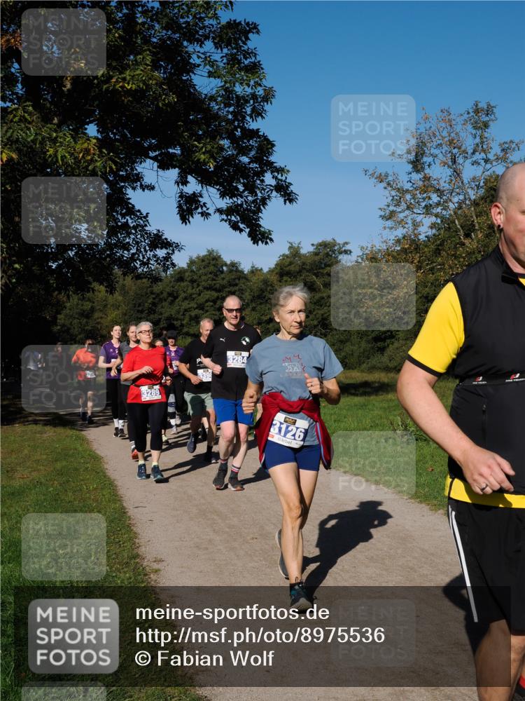 28.09.2025 - 33. Volkslauf durch das schöne Alstertal Fabian Wolf http://msf.ph/oto/8975536 28.09.2025 10:36:49 Laufen 3289, 3284, 3126 meine-sportfotos.de