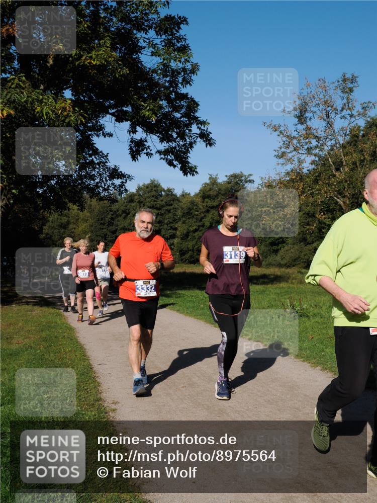 28.09.2025 - 33. Volkslauf durch das schöne Alstertal Fabian Wolf http://msf.ph/oto/8975564 28.09.2025 10:36:55 Laufen 3073, 3332, 3139 meine-sportfotos.de