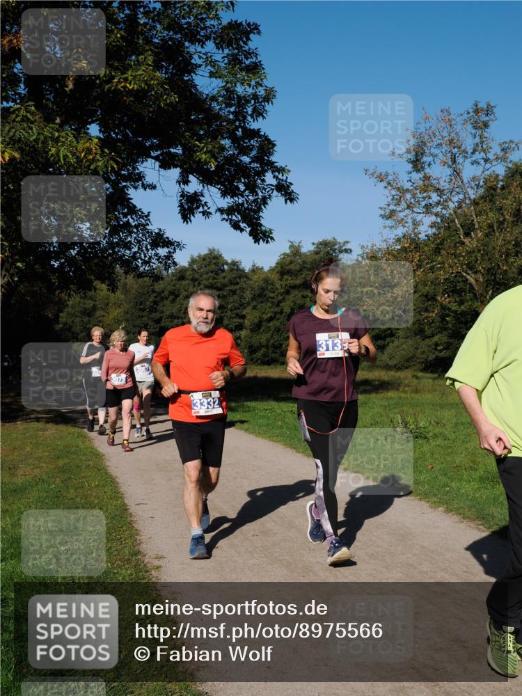 28.09.2025 - 33. Volkslauf durch das schöne Alstertal Fabian Wolf http://msf.ph/oto/8975566 28.09.2025 10:36:55 Laufen 3073, 3332, 3133 meine-sportfotos.de
