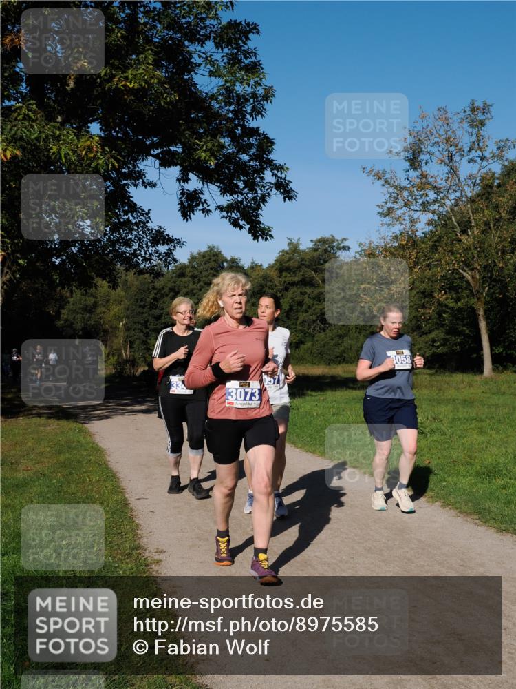 28.09.2025 - 33. Volkslauf durch das schöne Alstertal Fabian Wolf http://msf.ph/oto/8975585 28.09.2025 10:36:58 Laufen 3073, 3058 meine-sportfotos.de