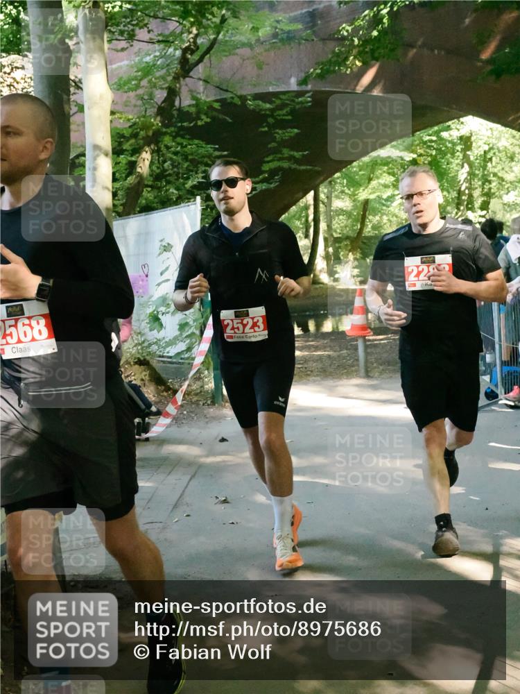 28.09.2025 - 33. Volkslauf durch das schöne Alstertal Fabian Wolf http://msf.ph/oto/8975686 28.09.2025 12:22:34 Laufen 2568, 2523, 22 meine-sportfotos.de