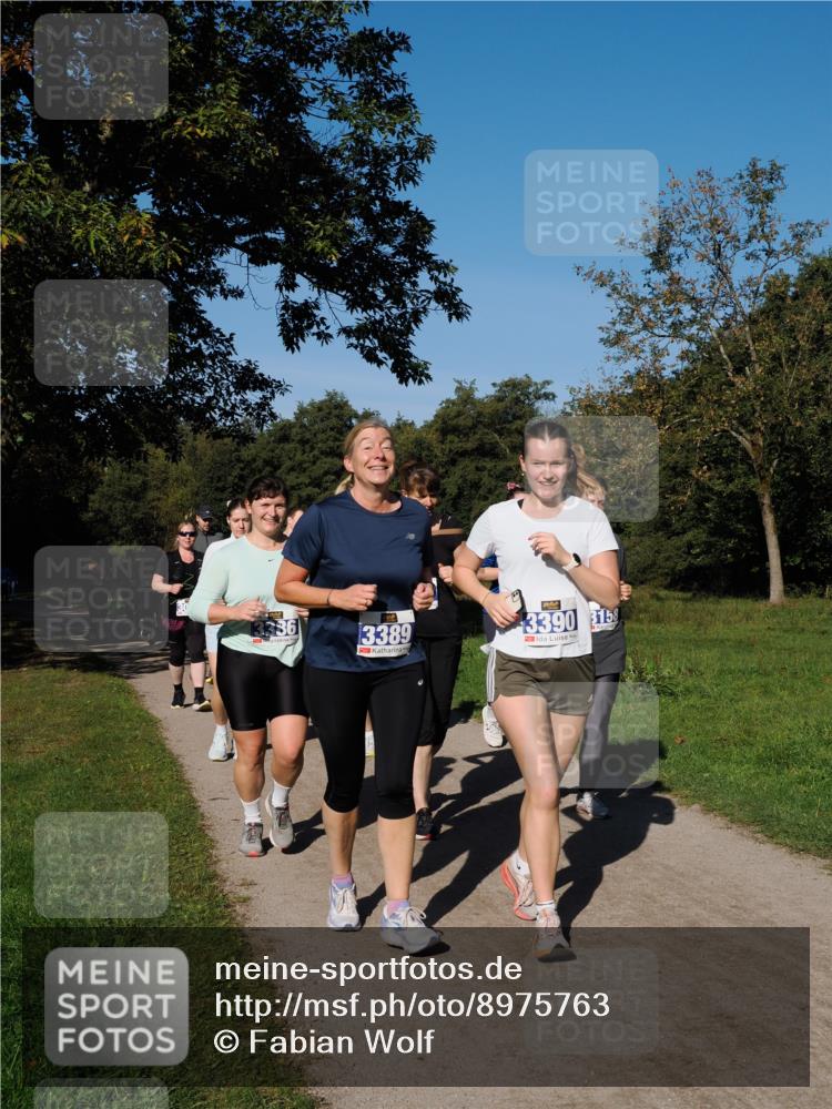 28.09.2025 - 33. Volkslauf durch das schöne Alstertal Fabian Wolf http://msf.ph/oto/8975763 28.09.2025 10:37:44 Laufen 3389, 3390, 3158 meine-sportfotos.de