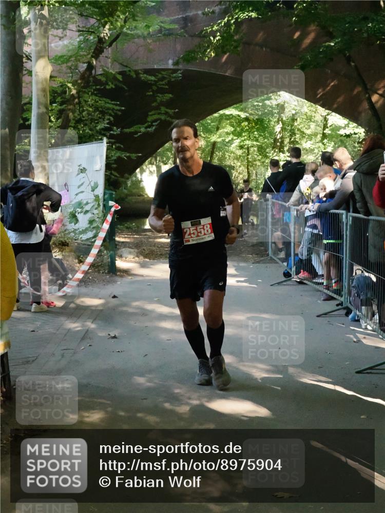 28.09.2025 - 33. Volkslauf durch das schöne Alstertal Fabian Wolf http://msf.ph/oto/8975904 28.09.2025 12:24:07 Laufen 2558 meine-sportfotos.de