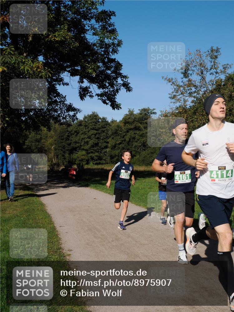 28.09.2025 - 33. Volkslauf durch das schöne Alstertal Fabian Wolf http://msf.ph/oto/8975907 28.09.2025 10:38:23 Laufen 4902, 4161, 4114, 1 meine-sportfotos.de