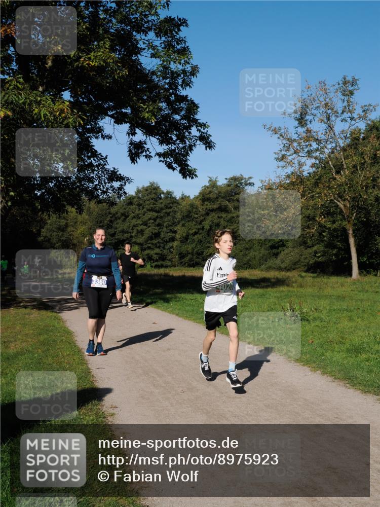 28.09.2025 - 33. Volkslauf durch das schöne Alstertal Fabian Wolf http://msf.ph/oto/8975923 28.09.2025 10:38:30 Laufen 3360 meine-sportfotos.de