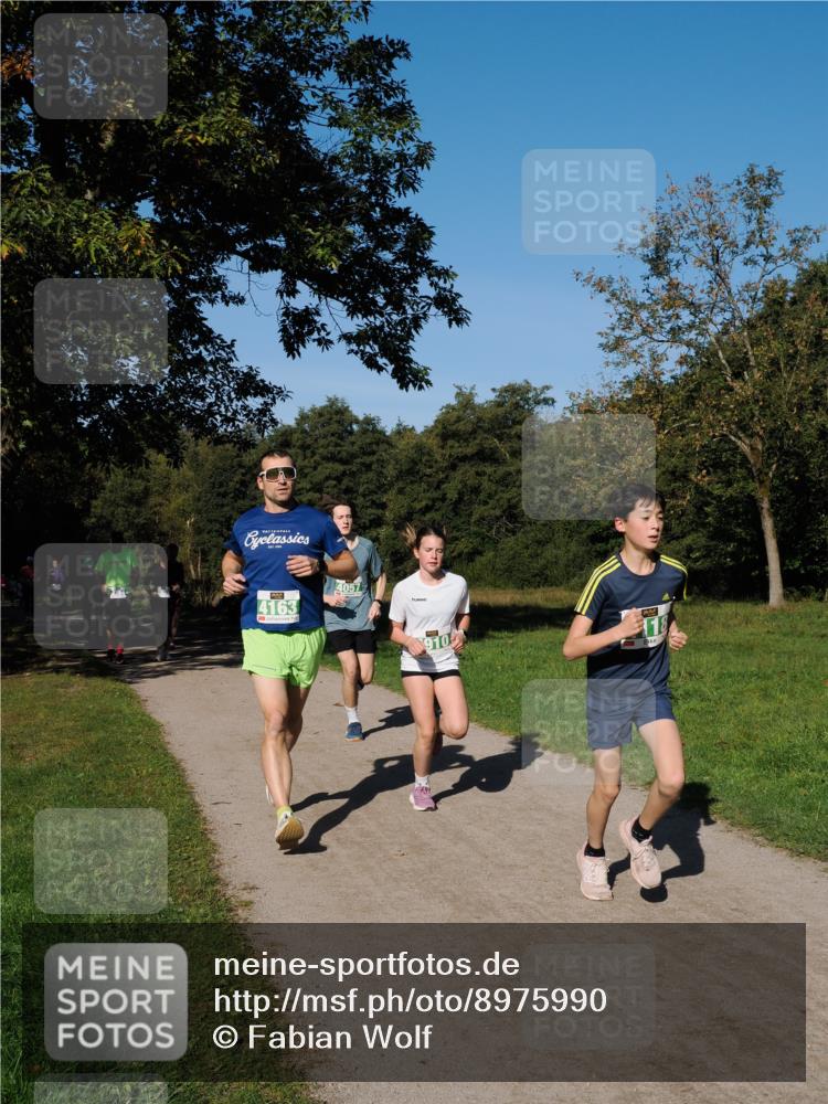 28.09.2025 - 33. Volkslauf durch das schöne Alstertal Fabian Wolf http://msf.ph/oto/8975990 28.09.2025 10:38:43 Laufen 4163, 4057, 910, 18 meine-sportfotos.de