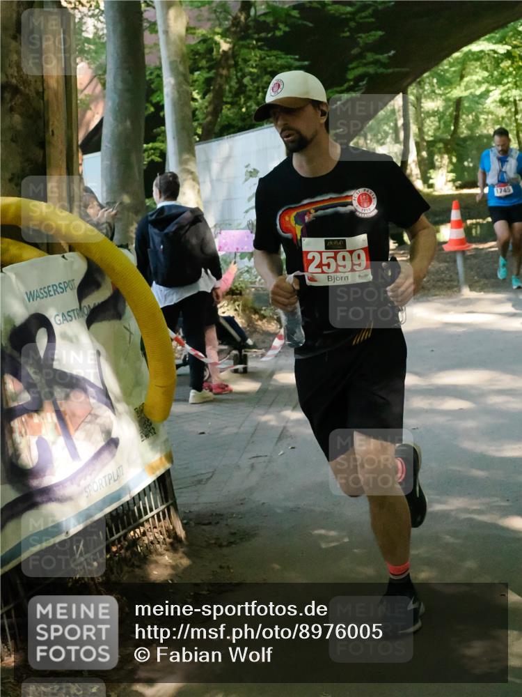 28.09.2025 - 33. Volkslauf durch das schöne Alstertal Fabian Wolf http://msf.ph/oto/8976005 28.09.2025 12:24:38 Laufen 2599, 1910, 1745 meine-sportfotos.de