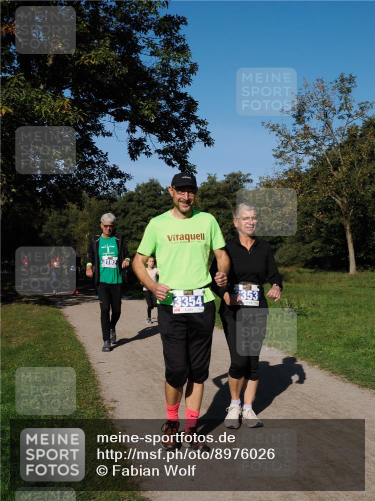 28.09.2025 - 33. Volkslauf durch das schöne Alstertal Fabian Wolf http://msf.ph/oto/8976026 28.09.2025 10:38:51 Laufen 3192, 1922, 3354, 3353 meine-sportfotos.de