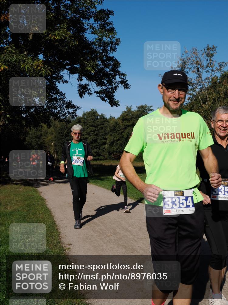 28.09.2025 - 33. Volkslauf durch das schöne Alstertal Fabian Wolf http://msf.ph/oto/8976035 28.09.2025 10:38:52 Laufen 3192, 1922, 3354, 335 meine-sportfotos.de