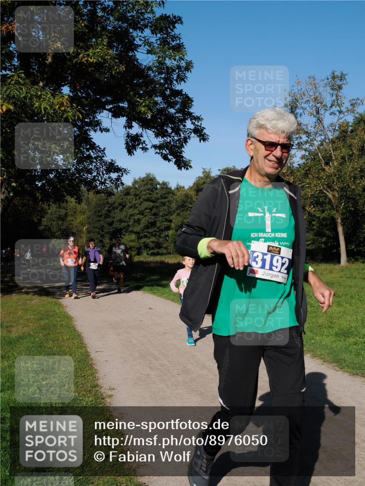 28.09.2025 - 33. Volkslauf durch das schöne Alstertal Fabian Wolf http://msf.ph/oto/8976050 28.09.2025 10:38:54 Laufen 3947, 3953, 3192 meine-sportfotos.de