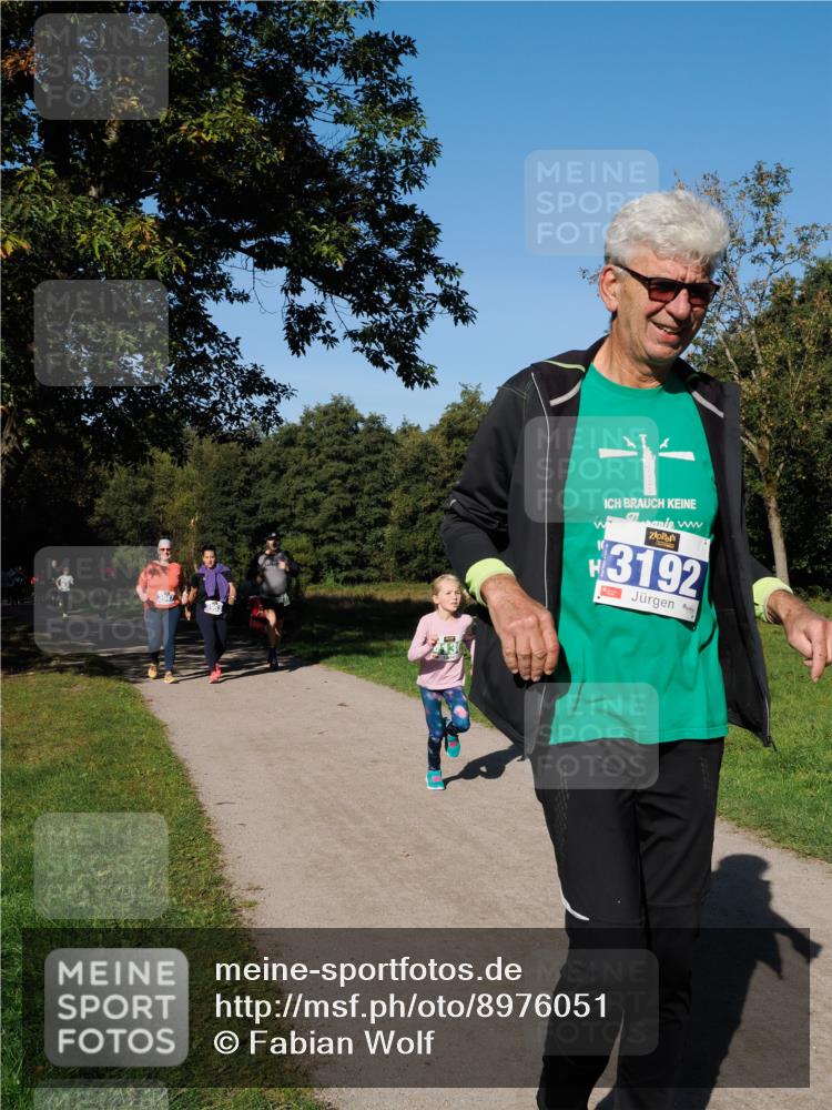 28.09.2025 - 33. Volkslauf durch das schöne Alstertal Fabian Wolf http://msf.ph/oto/8976051 28.09.2025 10:38:54 Laufen 3947, 3953, 3192 meine-sportfotos.de