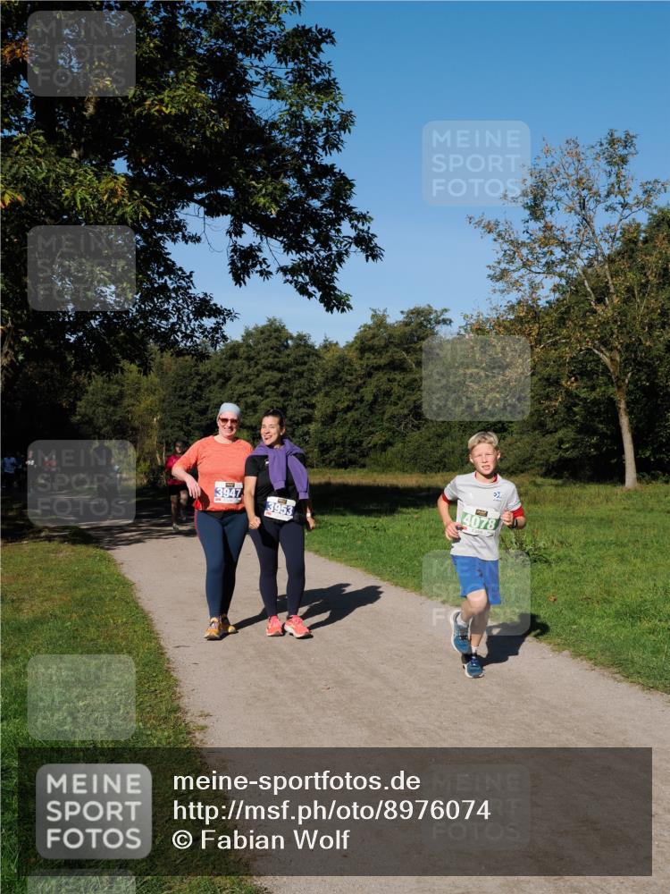 28.09.2025 - 33. Volkslauf durch das schöne Alstertal Fabian Wolf http://msf.ph/oto/8976074 28.09.2025 10:38:59 Laufen 3947, 4078, 3953 meine-sportfotos.de