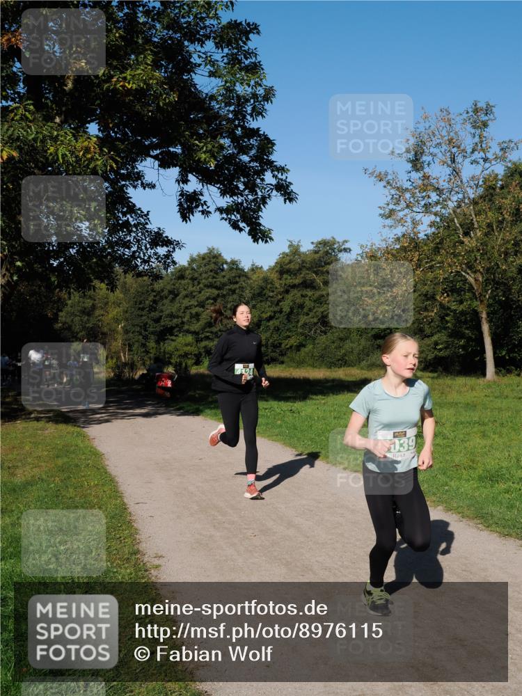 28.09.2025 - 33. Volkslauf durch das schöne Alstertal Fabian Wolf http://msf.ph/oto/8976115 28.09.2025 10:39:04 Laufen 24, 039 meine-sportfotos.de