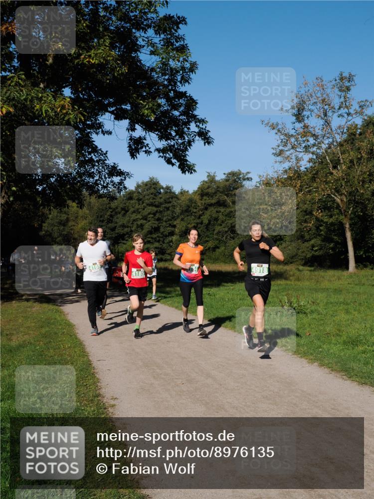28.09.2025 - 33. Volkslauf durch das schöne Alstertal Fabian Wolf http://msf.ph/oto/8976135 28.09.2025 10:39:10 Laufen 4165, 4918, 4185 meine-sportfotos.de