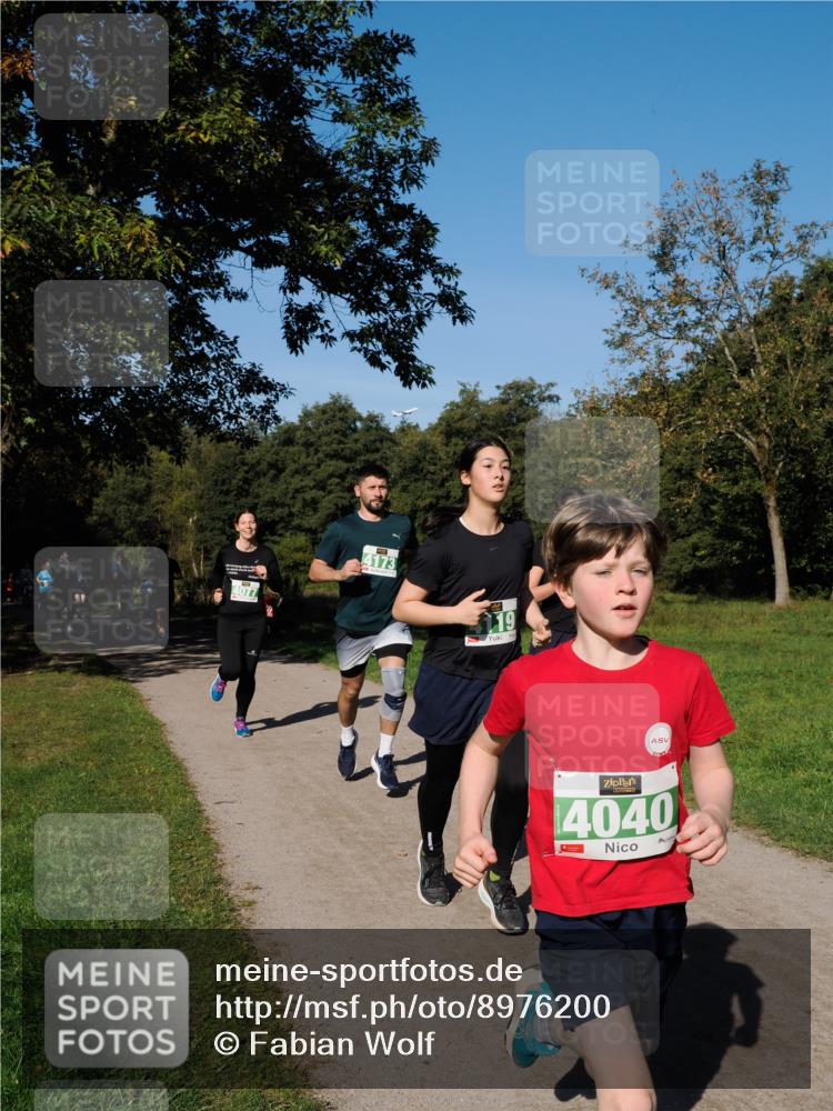 28.09.2025 - 33. Volkslauf durch das schöne Alstertal Fabian Wolf http://msf.ph/oto/8976200 28.09.2025 10:39:17 Laufen 4077, 4173, 19, 4040 meine-sportfotos.de