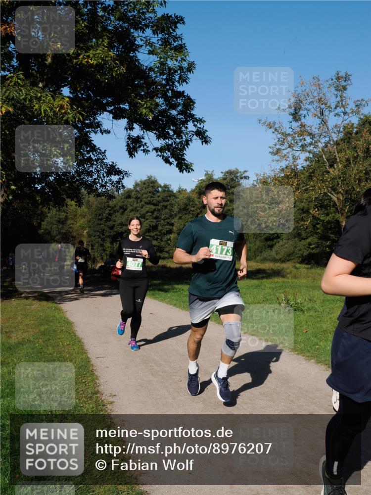 28.09.2025 - 33. Volkslauf durch das schöne Alstertal Fabian Wolf http://msf.ph/oto/8976207 28.09.2025 10:39:18 Laufen 4173, 4077 meine-sportfotos.de