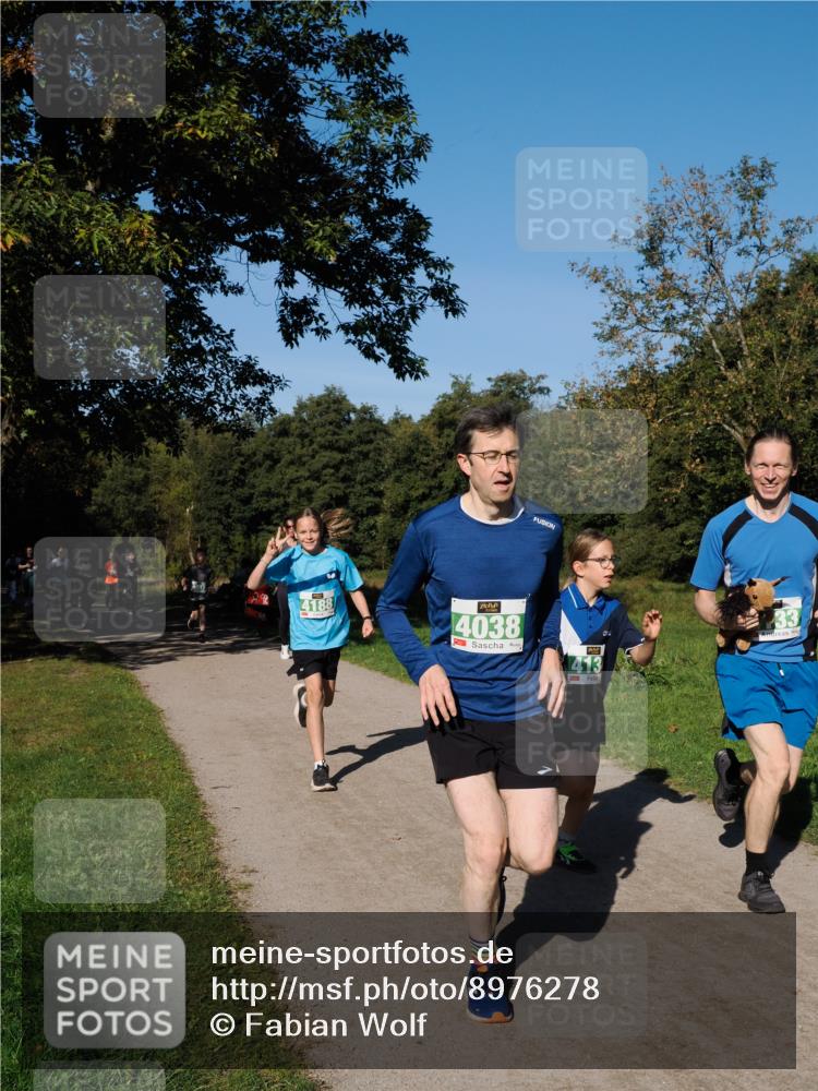 28.09.2025 - 33. Volkslauf durch das schöne Alstertal Fabian Wolf http://msf.ph/oto/8976278 28.09.2025 10:39:27 Laufen 4188, 4038, 413 meine-sportfotos.de
