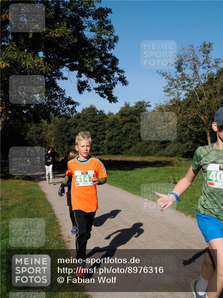 28.09.2025 - 33. Volkslauf durch das schöne Alstertal Fabian Wolf http://msf.ph/oto/8976316 28.09.2025 10:39:37 Laufen 4142, 40 meine-sportfotos.de