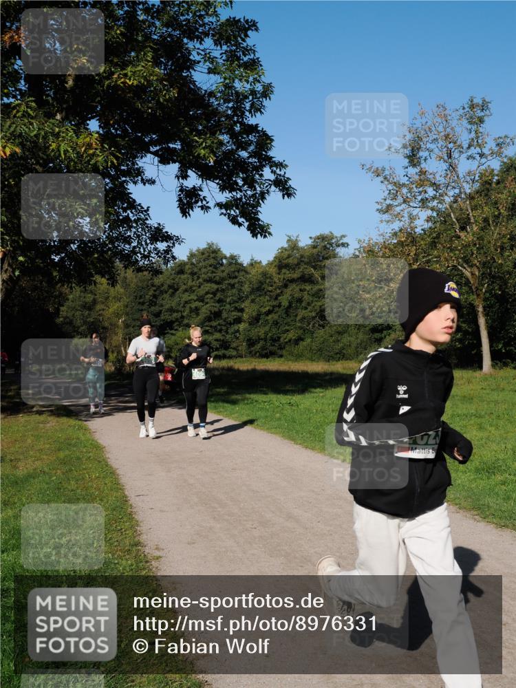 28.09.2025 - 33. Volkslauf durch das schöne Alstertal Fabian Wolf http://msf.ph/oto/8976331 28.09.2025 10:39:40 Laufen  meine-sportfotos.de