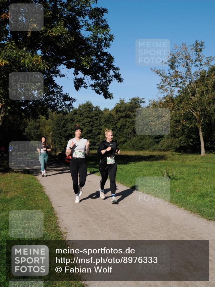 28.09.2025 - 33. Volkslauf durch das schöne Alstertal Fabian Wolf http://msf.ph/oto/8976333 28.09.2025 10:39:42 Laufen 4093, 4094 meine-sportfotos.de