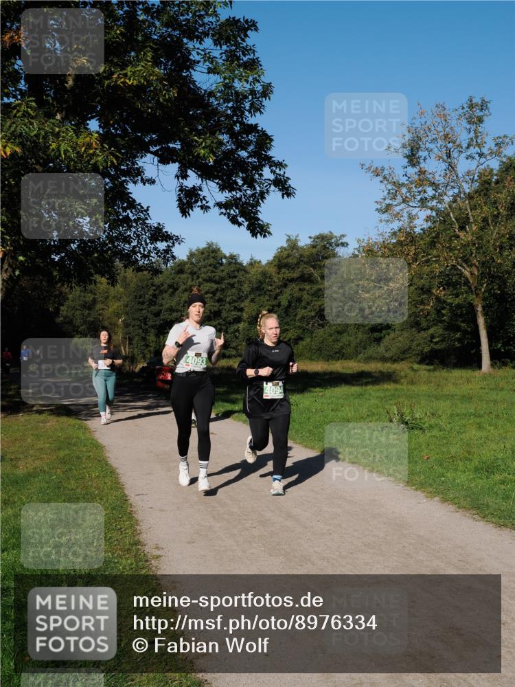 28.09.2025 - 33. Volkslauf durch das schöne Alstertal Fabian Wolf http://msf.ph/oto/8976334 28.09.2025 10:39:42 Laufen 4093, 4094 meine-sportfotos.de