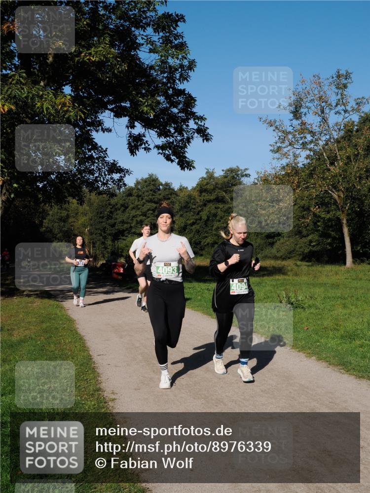 28.09.2025 - 33. Volkslauf durch das schöne Alstertal Fabian Wolf http://msf.ph/oto/8976339 28.09.2025 10:39:42 Laufen 4093, 4094 meine-sportfotos.de