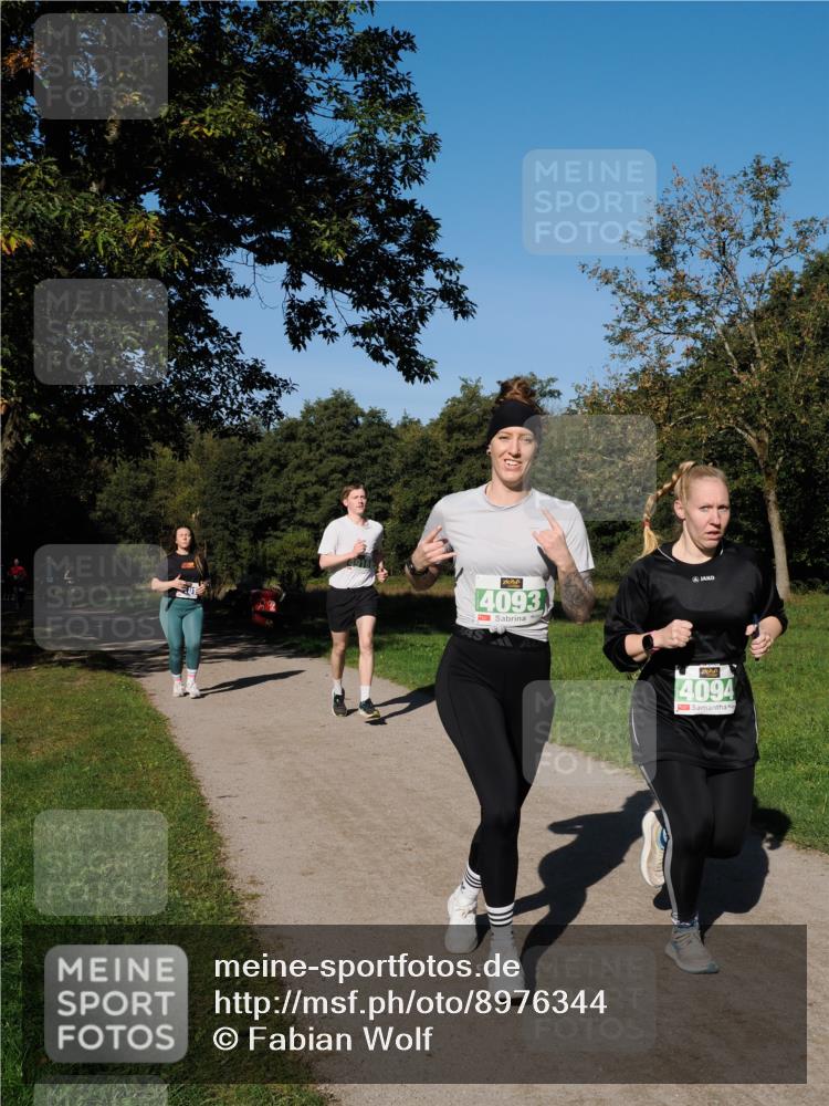 28.09.2025 - 33. Volkslauf durch das schöne Alstertal Fabian Wolf http://msf.ph/oto/8976344 28.09.2025 10:39:43 Laufen 4093, 4094 meine-sportfotos.de