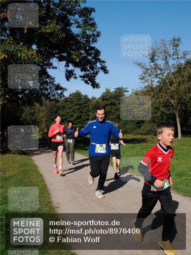 28.09.2025 - 33. Volkslauf durch das schöne Alstertal Fabian Wolf http://msf.ph/oto/8976406 28.09.2025 10:39:55 Laufen 4046, 4912, 4033 meine-sportfotos.de