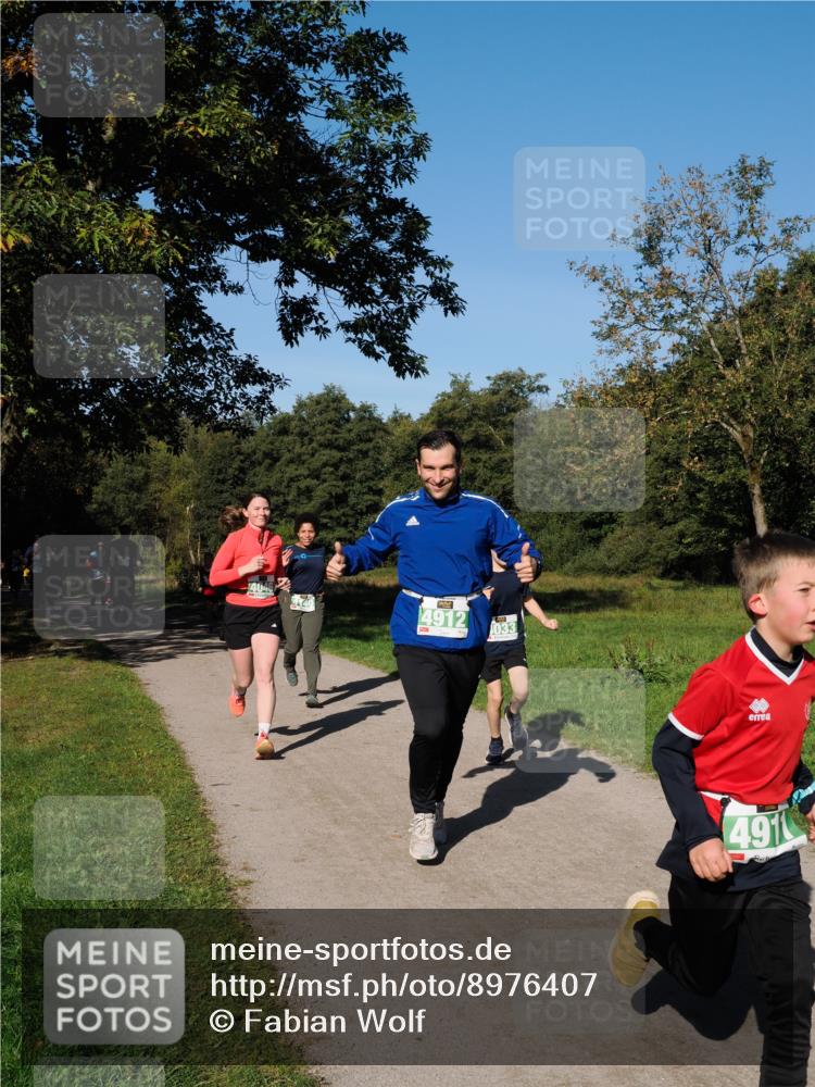 28.09.2025 - 33. Volkslauf durch das schöne Alstertal Fabian Wolf http://msf.ph/oto/8976407 28.09.2025 10:39:55 Laufen 4046, 4912, 033, 491 meine-sportfotos.de