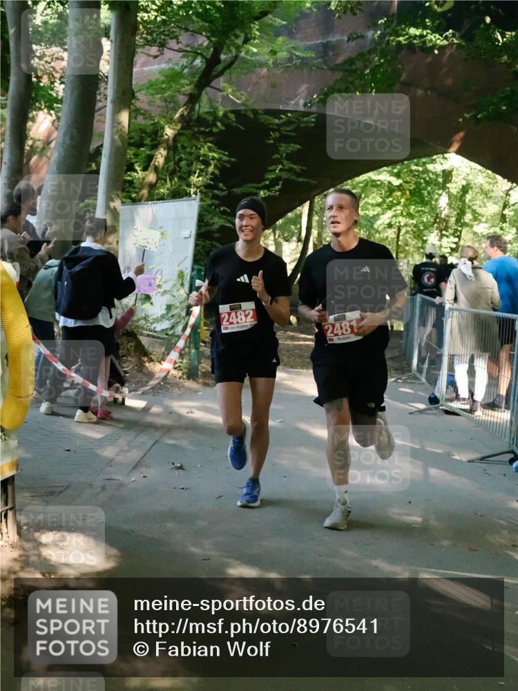 28.09.2025 - 33. Volkslauf durch das schöne Alstertal Fabian Wolf http://msf.ph/oto/8976541 28.09.2025 12:28:53 Laufen 2482, 2481 meine-sportfotos.de