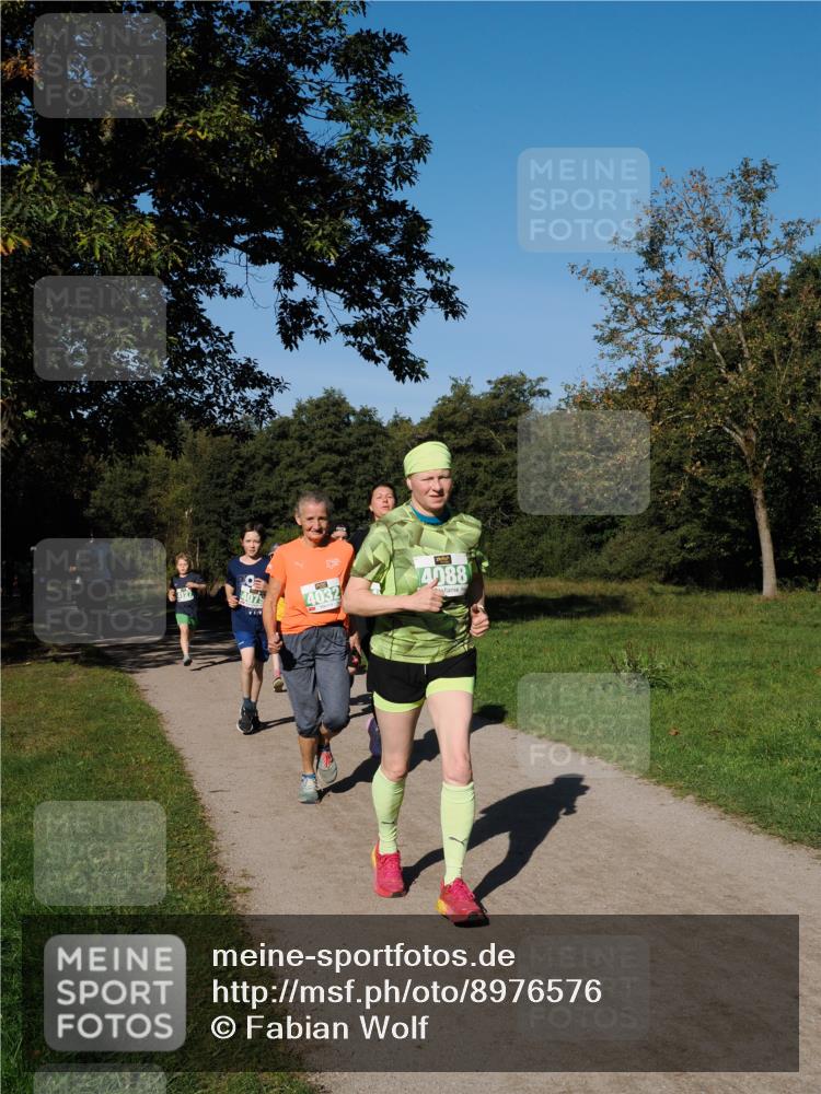 28.09.2025 - 33. Volkslauf durch das schöne Alstertal Fabian Wolf http://msf.ph/oto/8976576 28.09.2025 10:40:18 Laufen 9075, 4032, 4088 meine-sportfotos.de