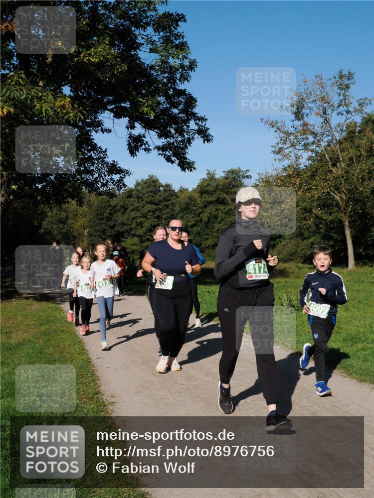 28.09.2025 - 33. Volkslauf durch das schöne Alstertal Fabian Wolf http://msf.ph/oto/8976756 28.09.2025 10:40:46 Laufen 4125, 4174, 4099 meine-sportfotos.de