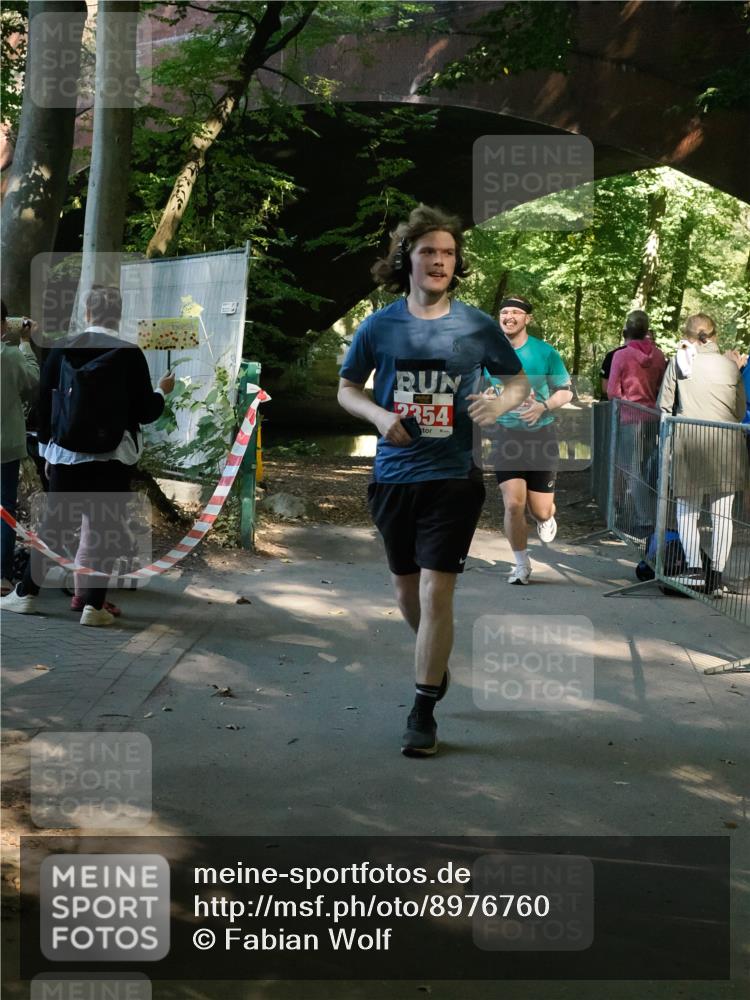 28.09.2025 - 33. Volkslauf durch das schöne Alstertal Fabian Wolf http://msf.ph/oto/8976760 28.09.2025 12:31:28 Laufen 2354 meine-sportfotos.de
