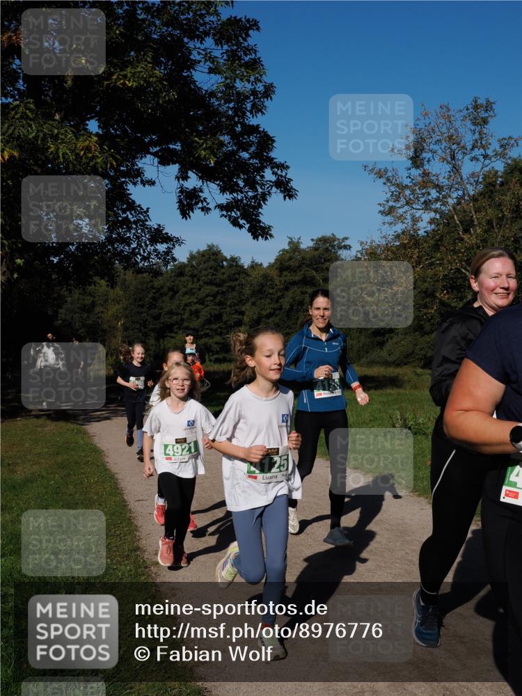 28.09.2025 - 33. Volkslauf durch das schöne Alstertal Fabian Wolf http://msf.ph/oto/8976776 28.09.2025 10:40:47 Laufen 4921, 125 meine-sportfotos.de