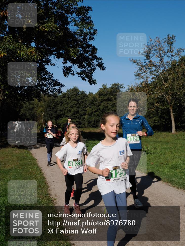 28.09.2025 - 33. Volkslauf durch das schöne Alstertal Fabian Wolf http://msf.ph/oto/8976780 28.09.2025 10:40:48 Laufen 4086, 4921, 125, 20, 11, 0, 4126 meine-sportfotos.de