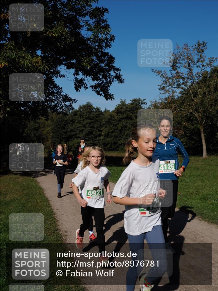 28.09.2025 - 33. Volkslauf durch das schöne Alstertal Fabian Wolf http://msf.ph/oto/8976781 28.09.2025 10:40:48 Laufen 4921, 4126 meine-sportfotos.de