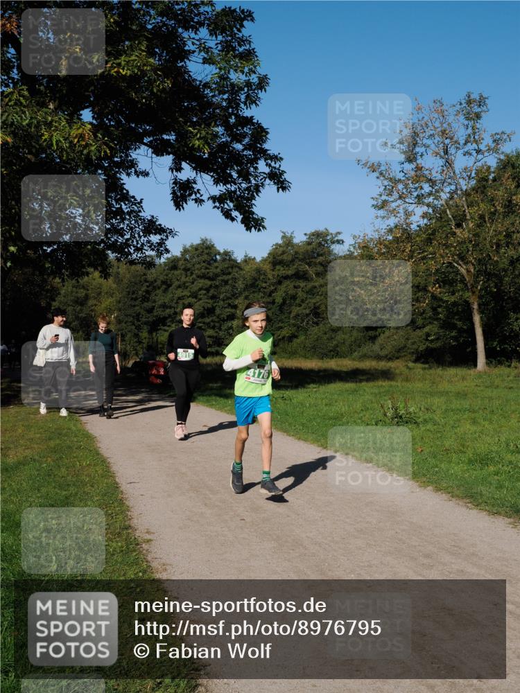 28.09.2025 - 33. Volkslauf durch das schöne Alstertal Fabian Wolf http://msf.ph/oto/8976795 28.09.2025 10:40:54 Laufen 4915, 4176 meine-sportfotos.de