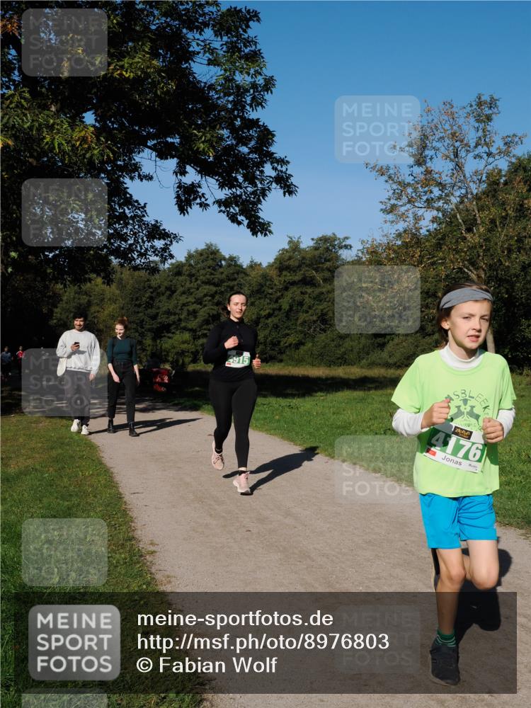 28.09.2025 - 33. Volkslauf durch das schöne Alstertal Fabian Wolf http://msf.ph/oto/8976803 28.09.2025 10:40:55 Laufen 915, 4176 meine-sportfotos.de