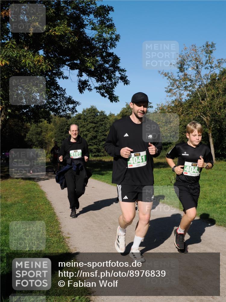 28.09.2025 - 33. Volkslauf durch das schöne Alstertal Fabian Wolf http://msf.ph/oto/8976839 28.09.2025 10:41:04 Laufen 4101, 4041, 4043 meine-sportfotos.de