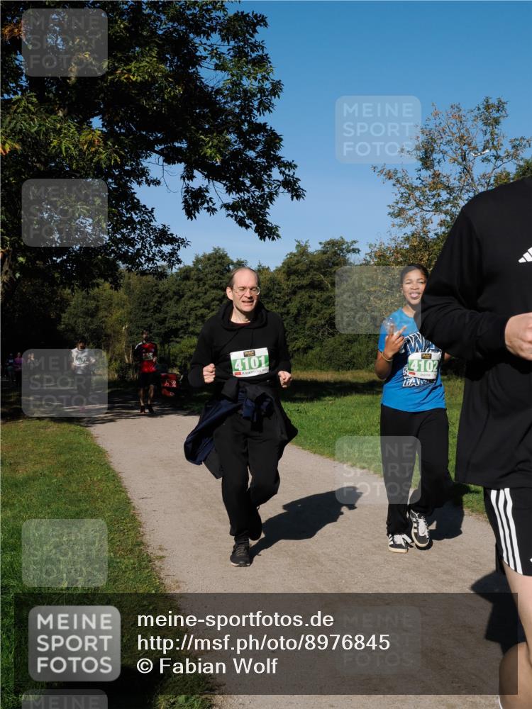 28.09.2025 - 33. Volkslauf durch das schöne Alstertal Fabian Wolf http://msf.ph/oto/8976845 28.09.2025 10:41:05 Laufen 4101, 4102 meine-sportfotos.de