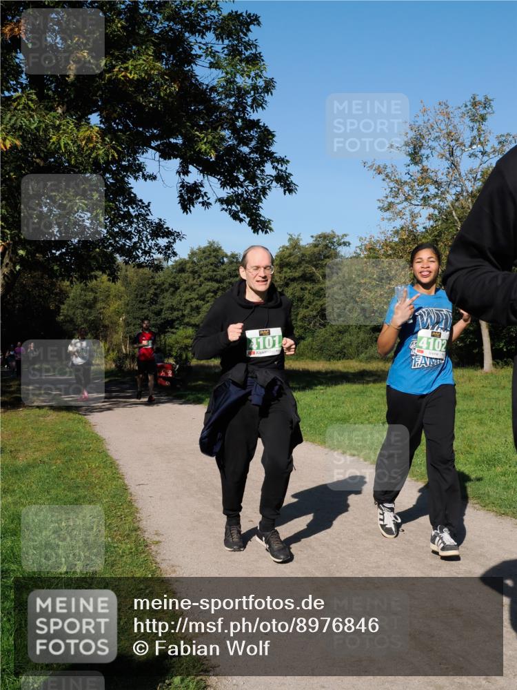 28.09.2025 - 33. Volkslauf durch das schöne Alstertal Fabian Wolf http://msf.ph/oto/8976846 28.09.2025 10:41:05 Laufen 4101, 4102 meine-sportfotos.de