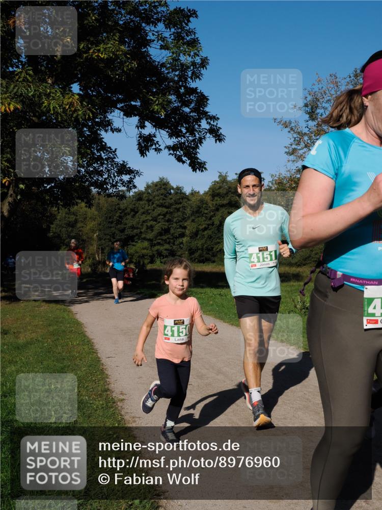 28.09.2025 - 33. Volkslauf durch das schöne Alstertal Fabian Wolf http://msf.ph/oto/8976960 28.09.2025 10:41:42 Laufen 4150, 4151 meine-sportfotos.de