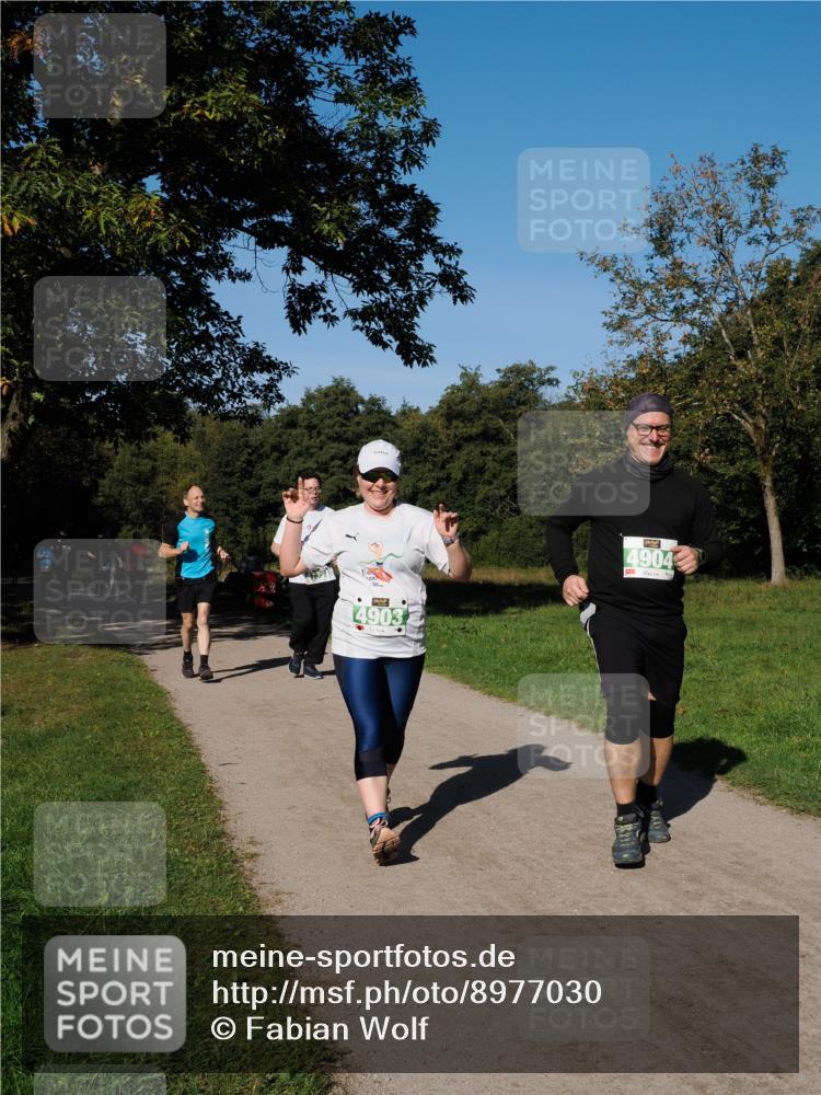 28.09.2025 - 33. Volkslauf durch das schöne Alstertal Fabian Wolf http://msf.ph/oto/8977030 28.09.2025 10:42:02 Laufen 4903, 4904 meine-sportfotos.de