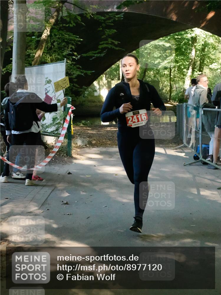 28.09.2025 - 33. Volkslauf durch das schöne Alstertal Fabian Wolf http://msf.ph/oto/8977120 28.09.2025 12:34:34 Laufen 2416 meine-sportfotos.de