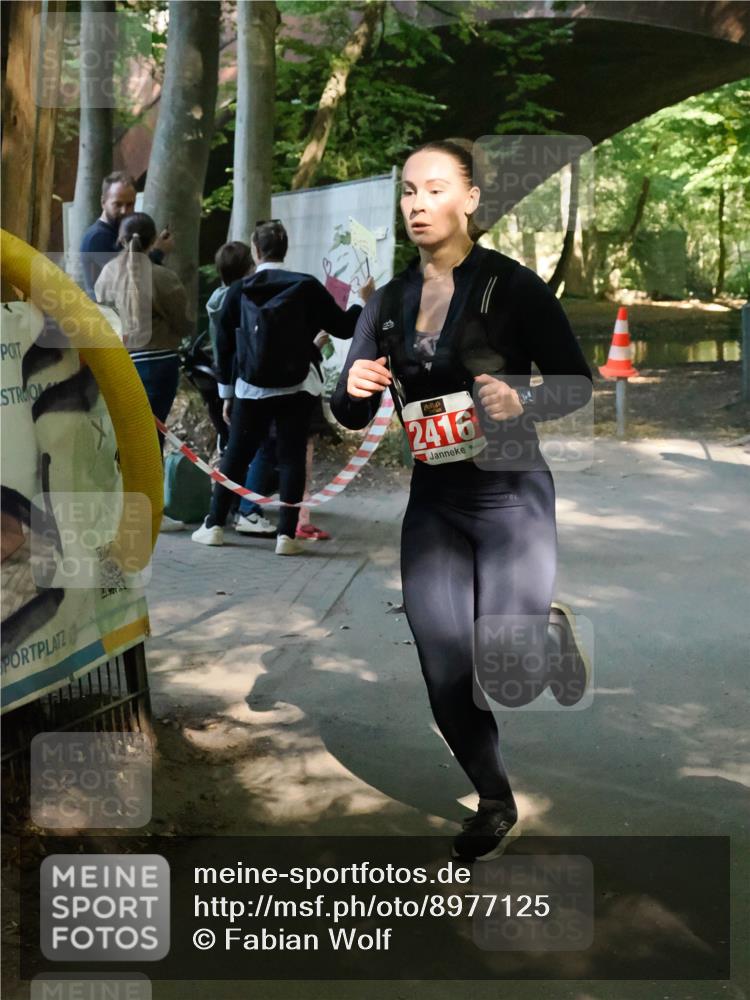28.09.2025 - 33. Volkslauf durch das schöne Alstertal Fabian Wolf http://msf.ph/oto/8977125 28.09.2025 12:34:34 Laufen 2416 meine-sportfotos.de