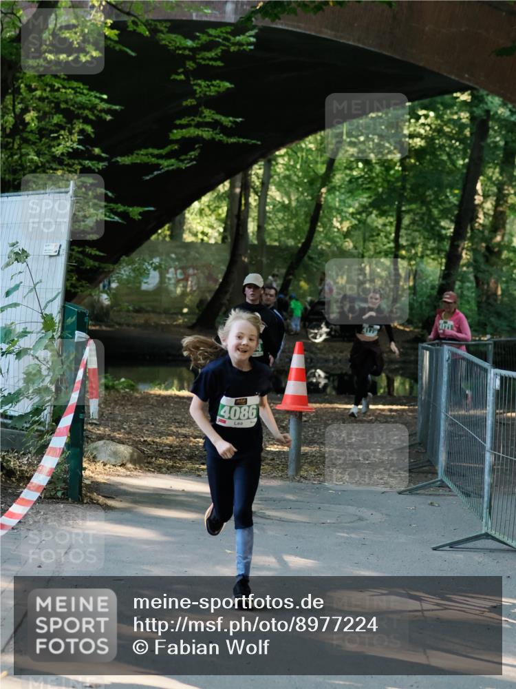 28.09.2025 - 33. Volkslauf durch das schöne Alstertal Fabian Wolf http://msf.ph/oto/8977224 28.09.2025 11:00:59 Laufen 4086, 4171 meine-sportfotos.de