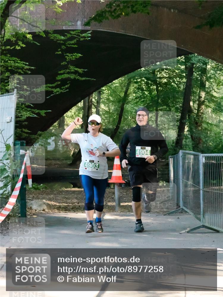 28.09.2025 - 33. Volkslauf durch das schöne Alstertal Fabian Wolf http://msf.ph/oto/8977258 28.09.2025 11:04:01 Laufen 4903, 4904 meine-sportfotos.de