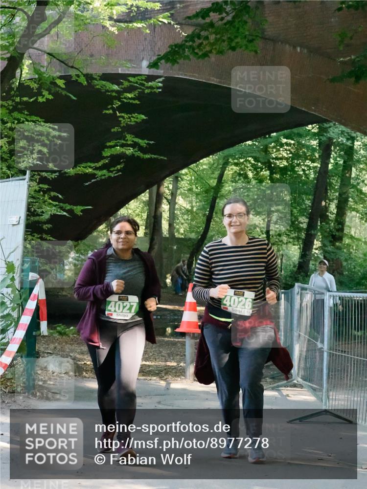 28.09.2025 - 33. Volkslauf durch das schöne Alstertal Fabian Wolf http://msf.ph/oto/8977278 28.09.2025 11:08:16 Laufen 4027, 4026 meine-sportfotos.de