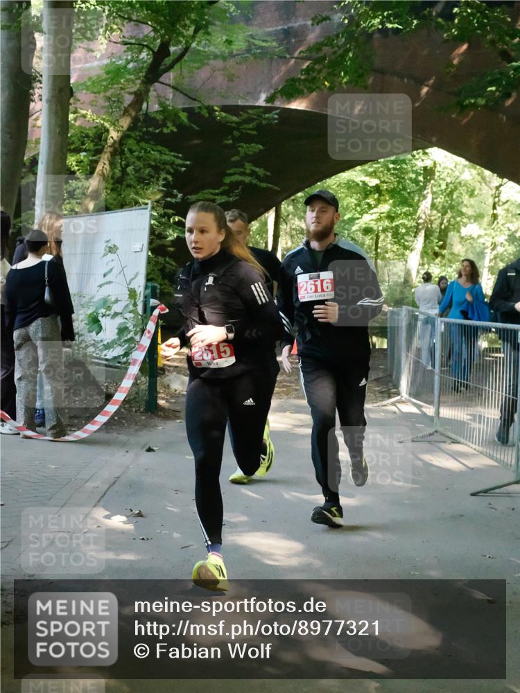 28.09.2025 - 33. Volkslauf durch das schöne Alstertal Fabian Wolf http://msf.ph/oto/8977321 28.09.2025 12:40:44 Laufen 2615, 2616 meine-sportfotos.de