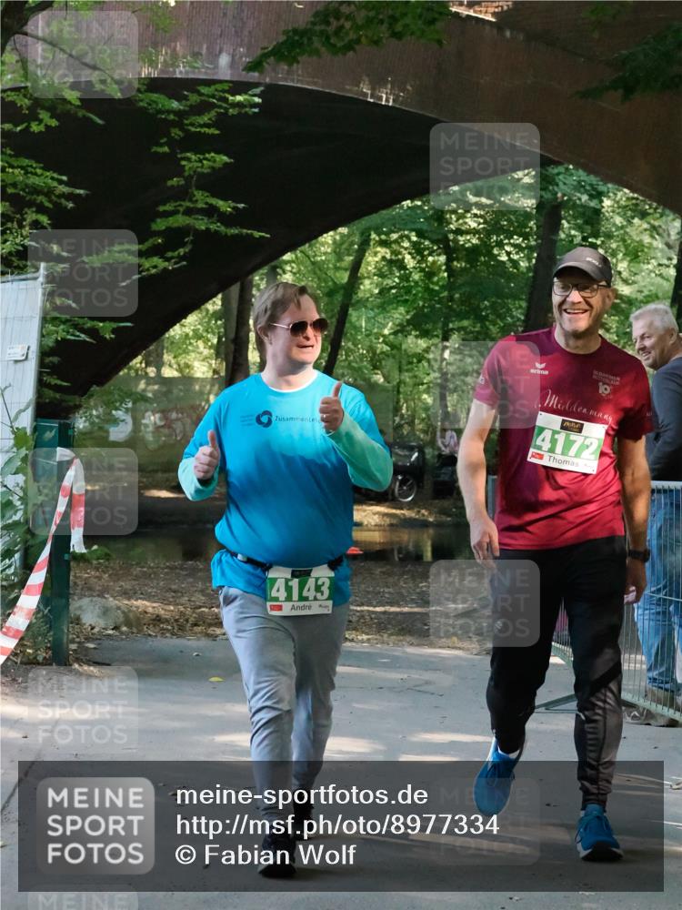 28.09.2025 - 33. Volkslauf durch das schöne Alstertal Fabian Wolf http://msf.ph/oto/8977334 28.09.2025 11:14:10 Laufen 4143, 4172 meine-sportfotos.de